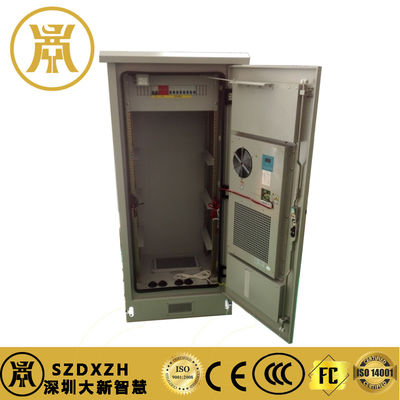 32U Outdoor Telecom Cabinet customisato per l'alimentazione esterna con PDU e raffreddamento a 19 pollici